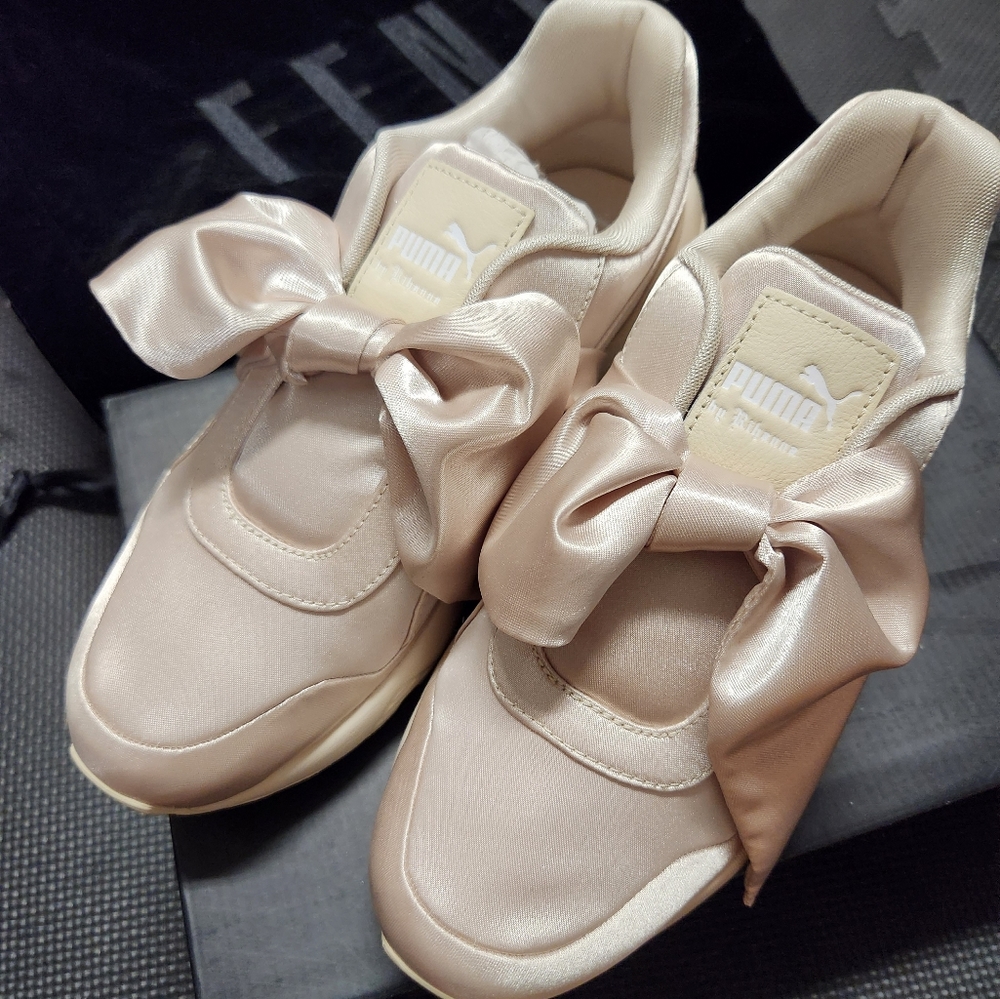 Brand New Puma X Fenty Bow Sneaker DS Pink Tint US Women 6.5